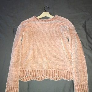 PINK SWEATER SIZE SMALL.